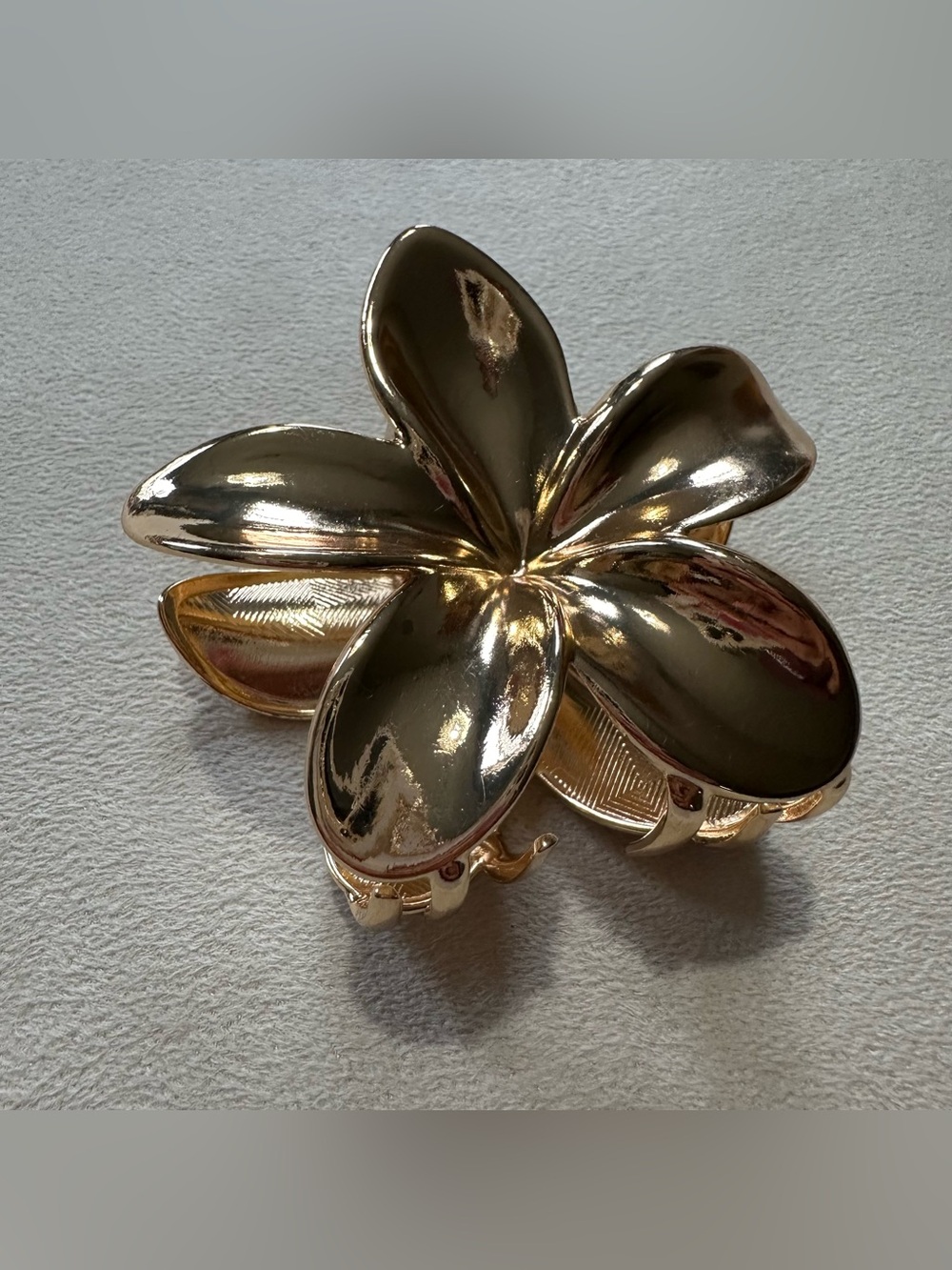 NWOT Gold Hair Flower Clip